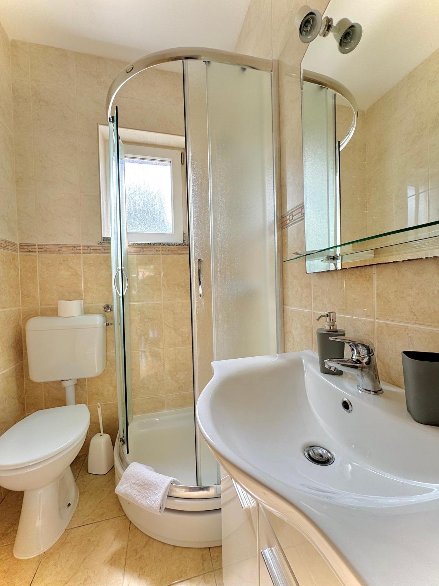 Apartments Elvira Драге Екстериор снимка